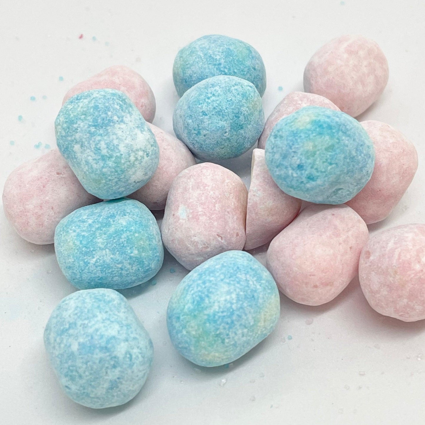 Indulge in the sugary sweetness of Bubblegum Bon Bons! These chewy sweets are dusted with a delightful sugar coating, adding a burst of flavour to each bite.