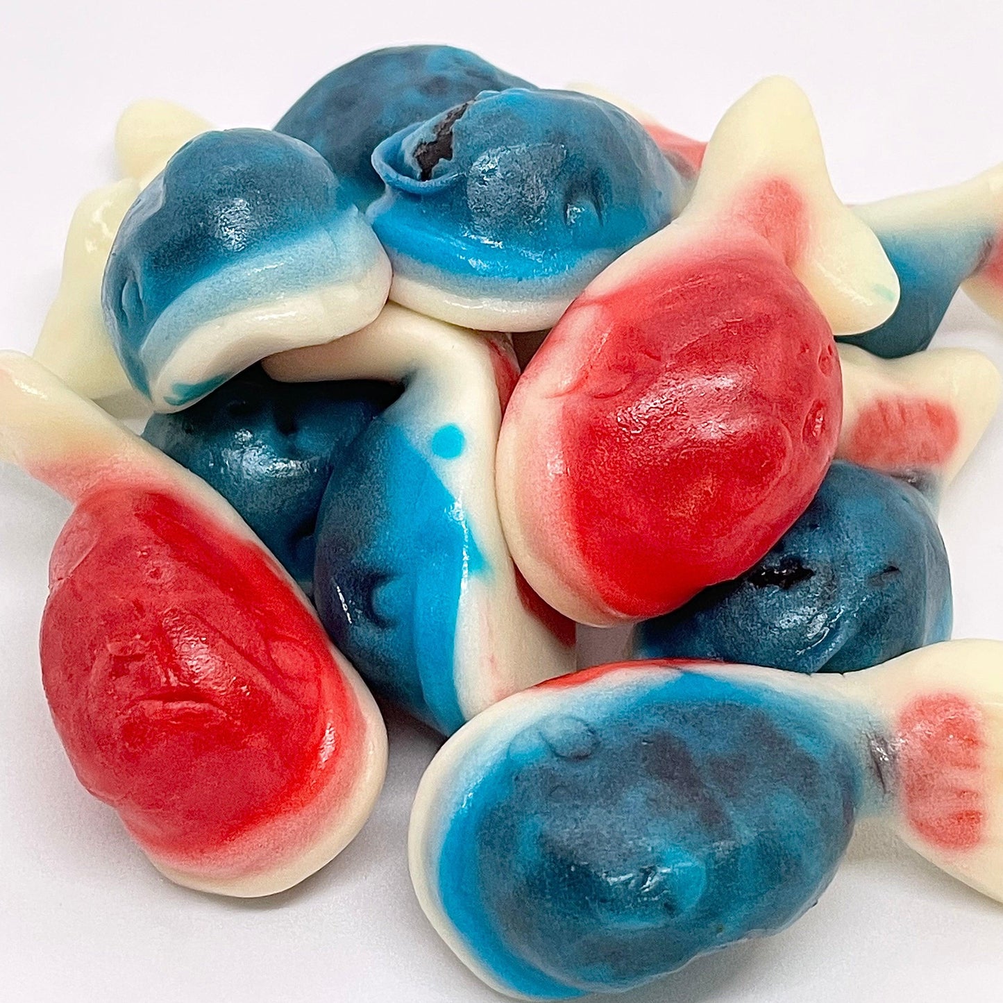 Discover the delicious fruit flavours of Jelly Filled Whales! These soft jelly sweets are bursting with the taste of strawberry and raspberry, with a foam bottom for added texture. Satisfy your sweet tooth with every bite.