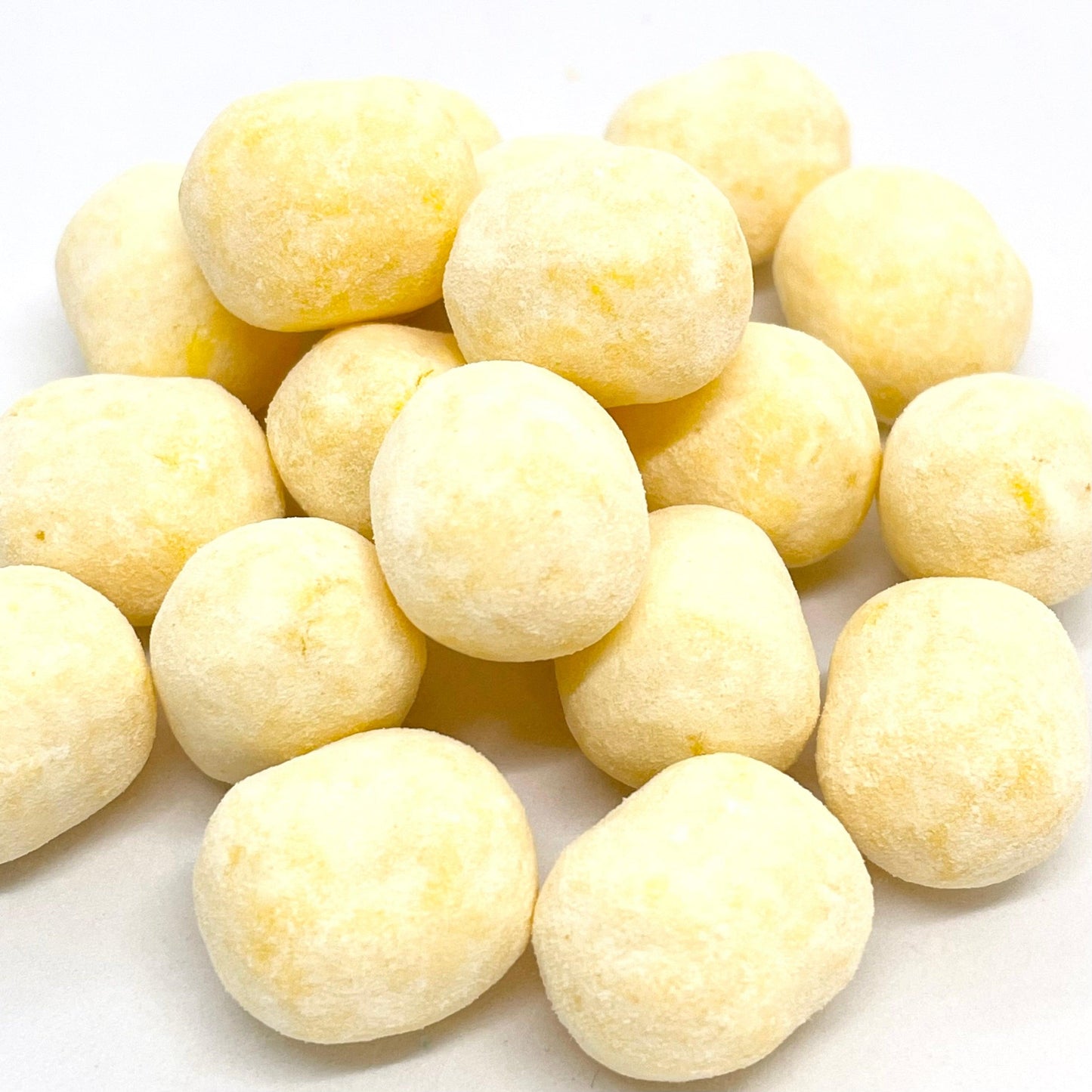 Satisfy your sweet cravings with our Lemon Bon Bons! These chewy sweets are bursting with a delectable lemon flavour and dusted with a sprinkle of sugar. Perfect for indulging in a burst of citrusy delight anytime, anywhere. Give your taste buds a treat with Lemon Bon Bons!