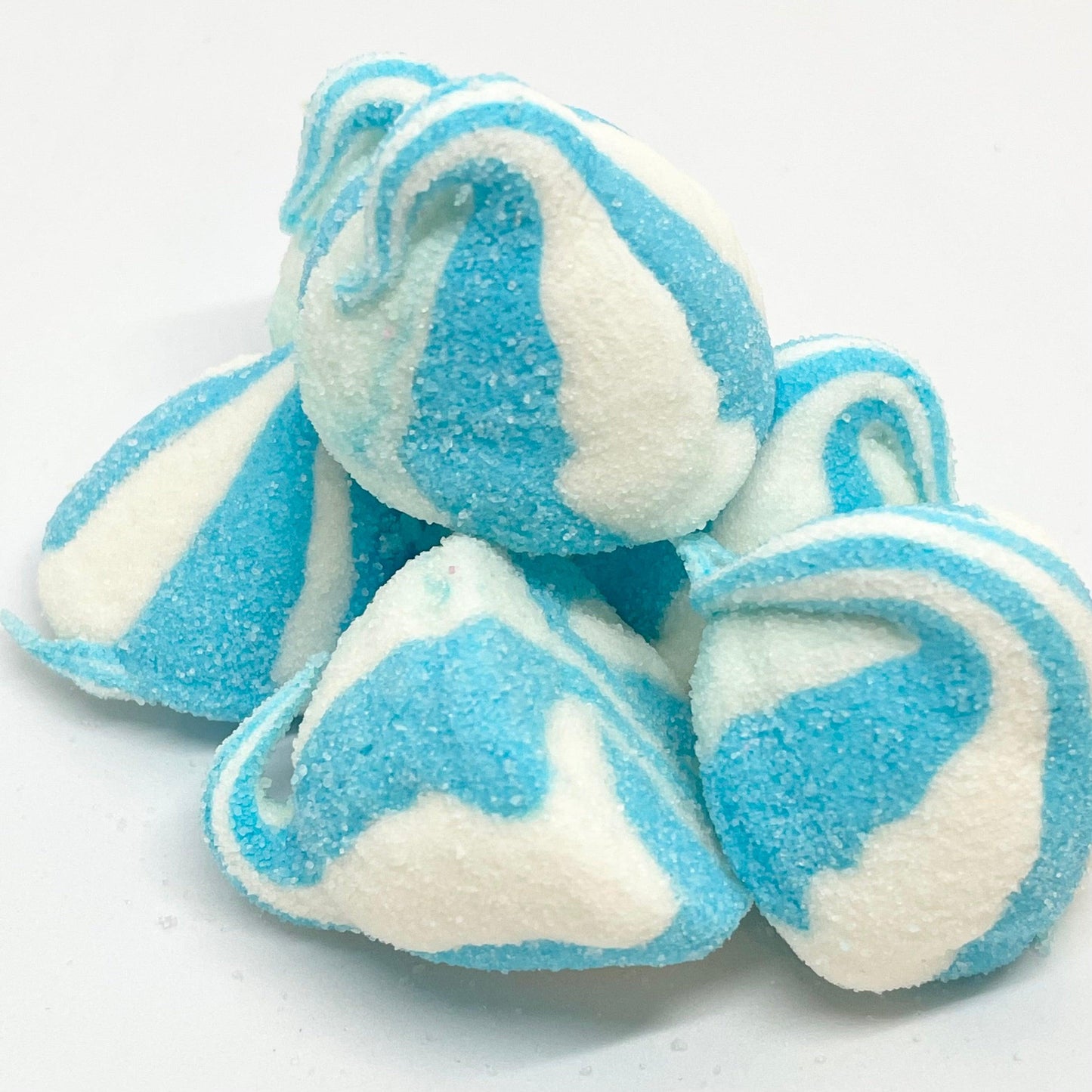 Experience a burst of flavour with our raspberry marshmallow whips! The soft and tasty marshmallows are combined with a striking blue stripe design for a visually appealing treat. Satisfy your taste buds with this irresistible combination.