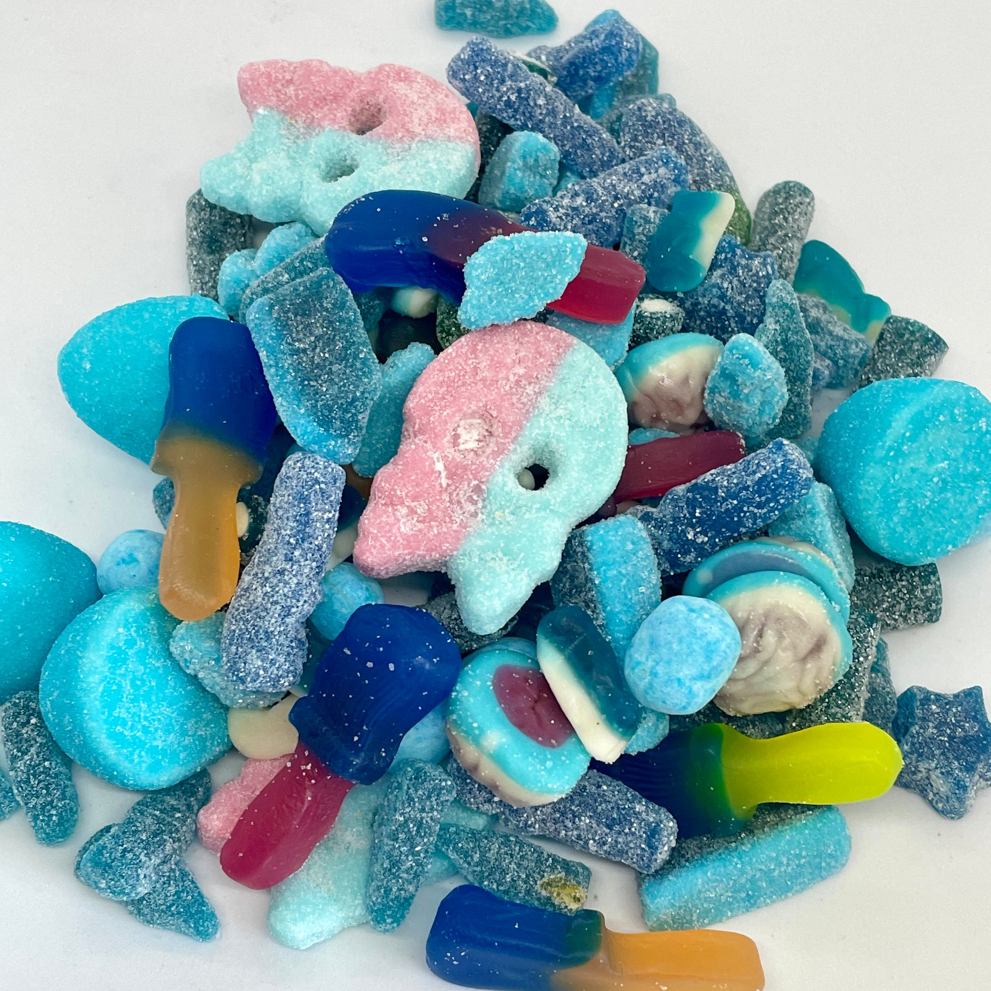 if you love blue sweets then this is for you, a mix of fizzy and none fizzy sweets to create a blue themed sweet mix